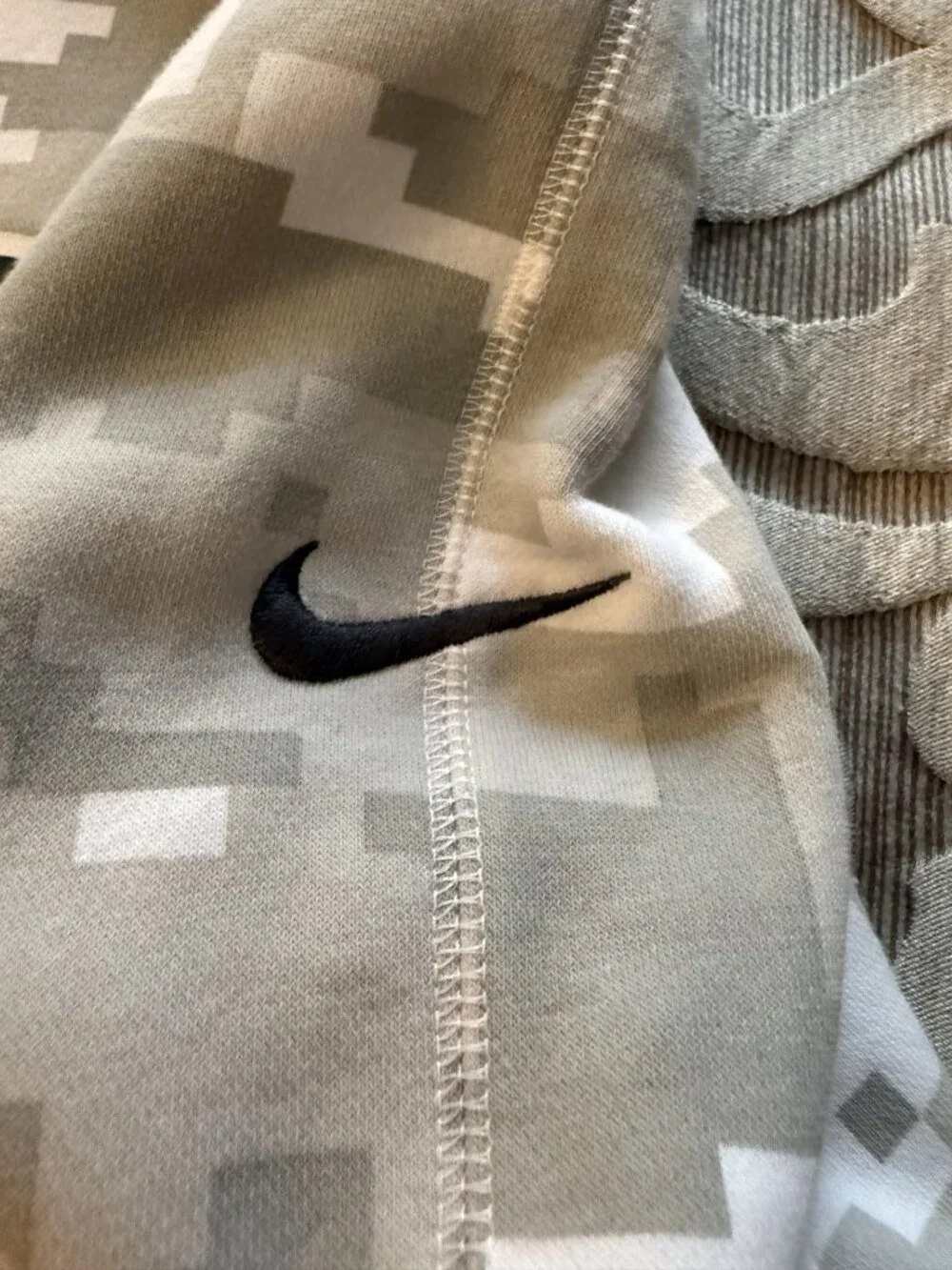 Nike NFL Tennessee Titans Youth Medium 2024 Gray Camo Salute to Service Hoodie